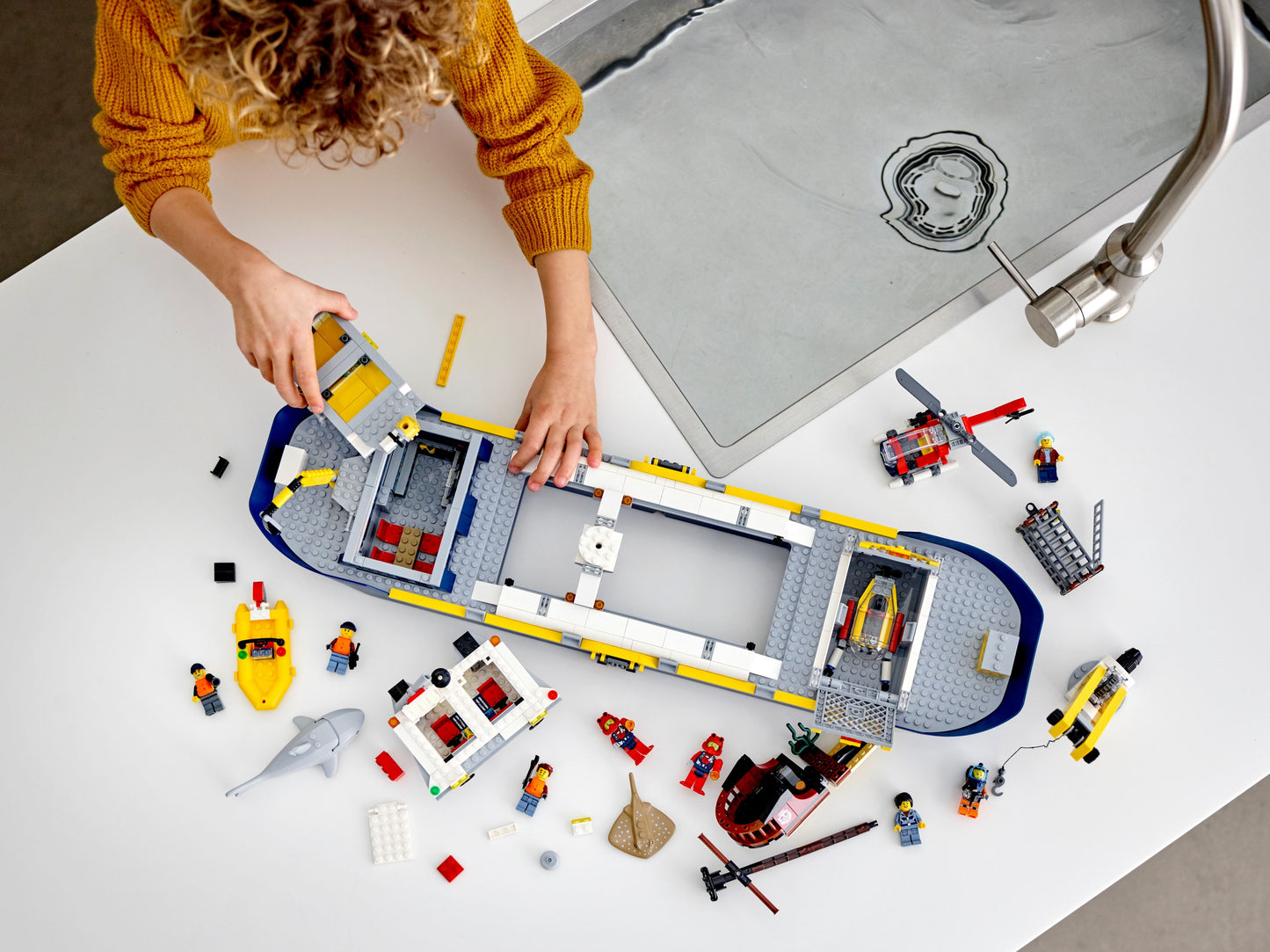 LEGO® City 60266 Le bateau d'exploration océanique